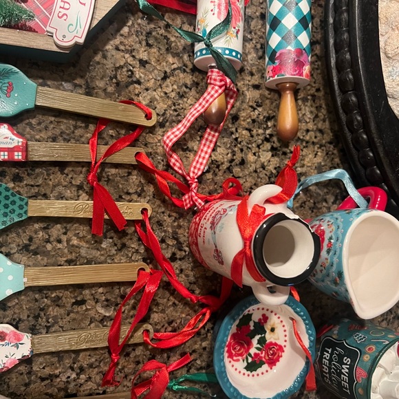 PIONEER WOMAN CHRISTMAS ORNAMENTS - Picture 2 of 7